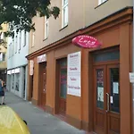 Jonashouse - Great Location Near Center- Personal Or Self Check-in *
