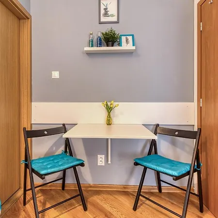 Jonashouse - Great Location Near Center- Personal Or Self Check-in