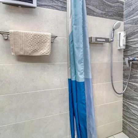 Jonashouse - Great Location Near Center *