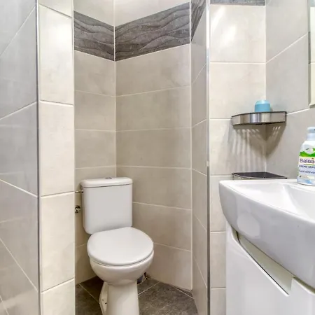 Jonashouse - Great Location Near Center