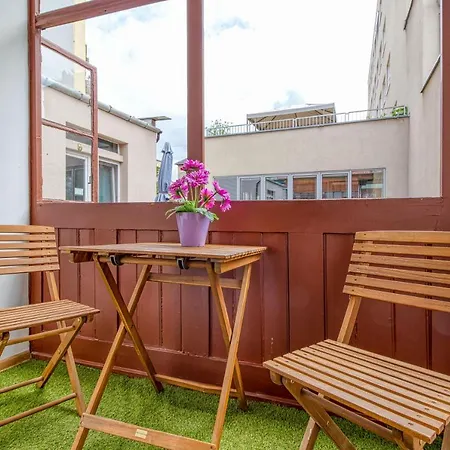 Jonashouse - Great Location Near Center Apartment