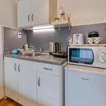 Jonashouse - Great Location Near Center