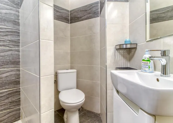 Jonashouse - Great Location Near Center