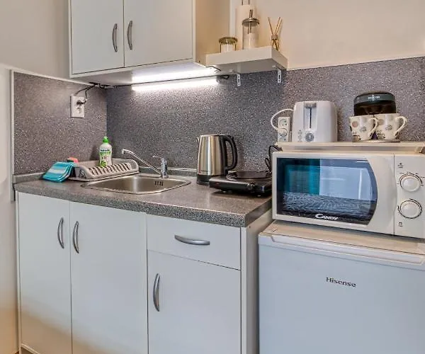 Jonashouse - Great Location Near Center- Personal Or Self Check-in