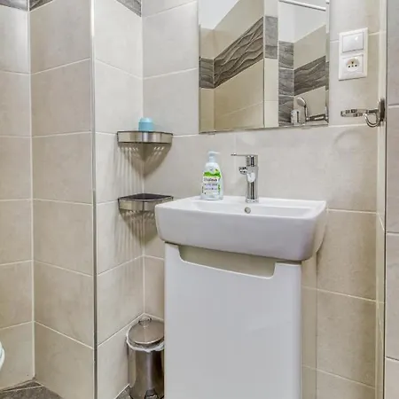 Jonashouse - Great Location Near Center- Personal Or Self Check-in * Pozsony