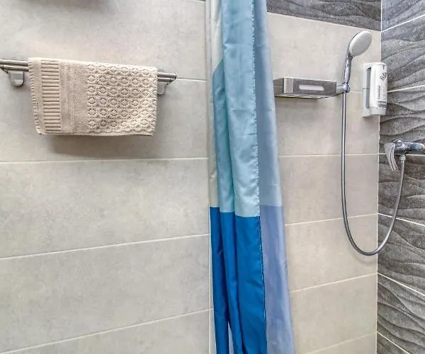 Jonashouse - Great Location Near Center- Personal Or Self Check-in *